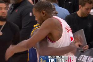 杀人诛心啊！只剩0.1秒追梦直接发球给杜兰特 KD无奈只能随手一扔