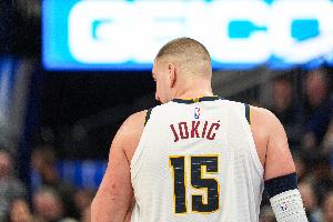 独木难支！约基奇被迫三节打卡 21中14砍下38分8板5助