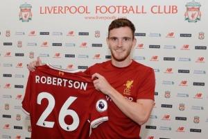 900万欧用9年！2017年罗伯逊加盟利物浦，当时其身价仅为700万
