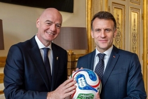 法媒：因凡蒂诺来到巴黎和法国总统马克龙会面，德约卡夫陪同