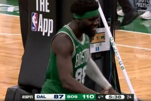 攻防发力！奎塔拦网血帽克里斯蒂 随后快攻反击两分打中