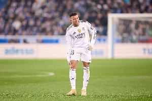 记者：预计姆巴佩将在周六到周日期间返回马德里