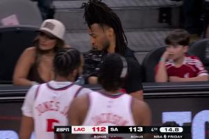 赚大了！大洛失了智失误 瓦塞尔进攻犯规前 米奇机智提前叫暂停