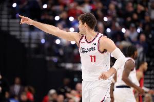 对飚文班！大洛内外开花 突破抛投+三分连得5分