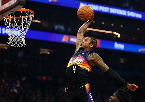 错失一个五佳球！杰伦·格林拉满弓要战斧隔扣 被米西犯规拦下