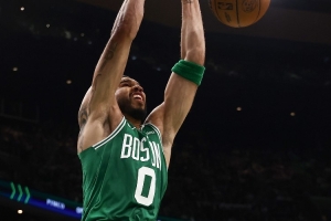 很真诚！塔图姆复出前一天发表讲话 感谢了球队人员&包括双向球员