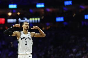 统治攻防！文班近4战场均25分11.8板4.8帽 命中率51/37/82%