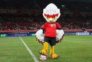 在中超赛季揭幕战中，上海海港胜率最高场均进球最多