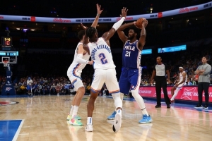 肯扬·马丁：哈登和恩比德是造犯规的大师 现在SGA也加入进来