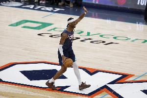 一锤定音！亚历山大单挑追梦 横撤步三分一箭穿心率队领先5分