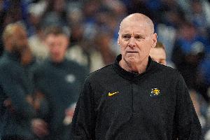 如何应对摆烂？卡莱尔：我的意见不重要 我对亚当·萧华充满信任