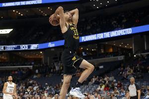 戴格诺特：莱昂斯是出色竞争者 对他在勇士站稳脚跟不意外