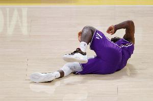 夸梅：詹姆斯是世界最差的演员 假摔就为了早退去吹牛老爹的派对