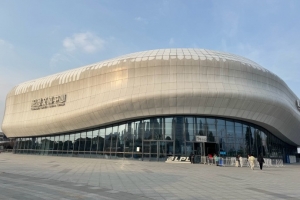 媒体人谈LNG主场：媒体间挨着战队休息室 能听他们自己复盘和吐槽