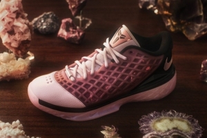科比球鞋代言人！布伦森上脚新配色Kobe 3 Low “Pink Quartz”