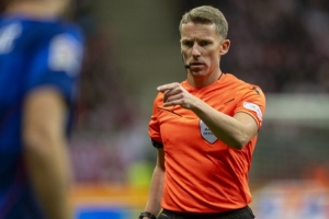 巴黎vs切尔西首回合裁判：西班牙裁判亚历杭德罗·埃尔南德斯执法