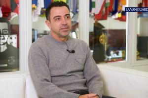 哈维：我问弗里克巴萨是否在我下课前接触他，他说没有并登门道歉