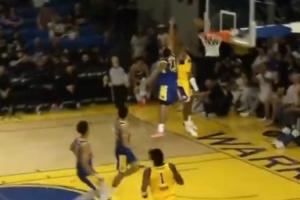 有乃父之风~布朗尼快攻接球迎着对手完成单臂炸扣 G联盟单场15分