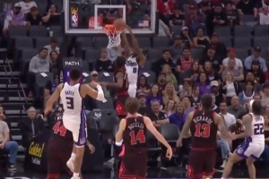 小个子大能量！基利安·海斯长传助飞蒙克空接隔扣迪林厄姆！