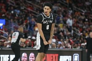 卡斯尔：哈珀的终结/替补能量/防守都很棒 他做了很多简单的解读