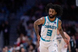 在场上负作用！科比·怀特手感不佳 10投仅3中&三分5中1