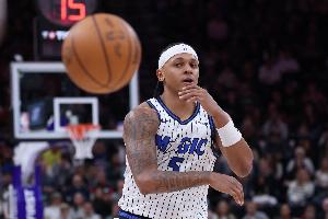 砍瓜切菜！班凯罗16中12超高效轰下33分5板3助1帽 正负值+27