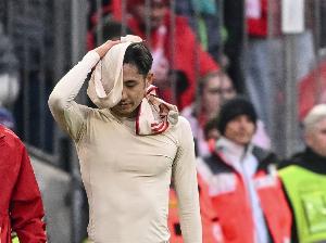 此前右腿筋受伤！拜仁官方：26岁后卫伊藤洋辉今日进行了单独训练