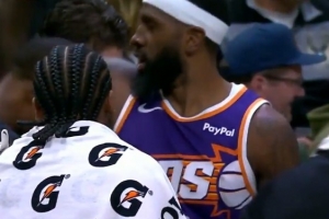 神射手！罗伊斯·奥尼尔骑马射箭压哨三分 单节6记三分独揽18分！