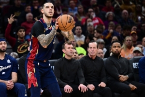 球爹：骑士竟然让我儿打替补&蹲底角 他这辈子没这样打过球