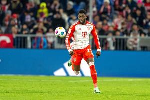 埃贝尔：阿方索·戴维斯出现肌肉受伤，穆西亚拉并无大碍