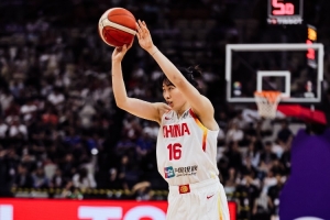 不够准！罗欣棫20分钟8中3拿到8分7板 三分7中2