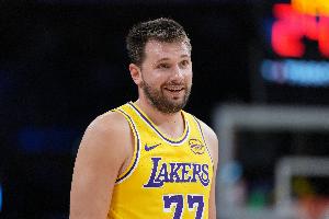 沃西：东契奇不可思议 能助攻能得分还能营造鼓舞全队的氛围