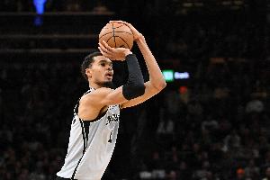 文班2次单场投进8+三分 中锋里仅次于波尔津吉斯的4次