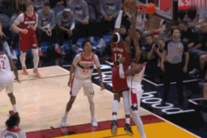 就是打你！阿德巴约同样位置突破双手暴力隔扣萨尔 7分钟砍19分