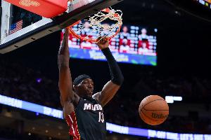 在小球时代 阿德巴约这样的中锋单场80分+ 仍不可预期且无法想象