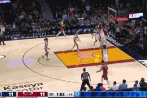 杠上了！阿德巴约突萨尔被钉板大帽 两人都拿全队开场11分中的9分