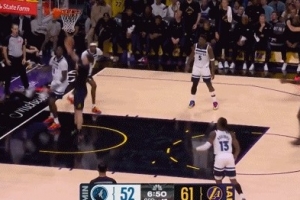 简直梦游！拉拉维亚篮下接球 空篮再度上丢