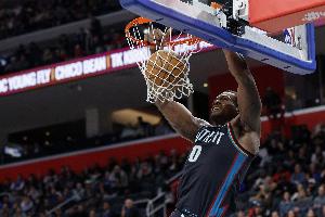 狂轰滥炸！坎宁安助攻杜伦空接暴扣 活塞将分差拉开到30分以上