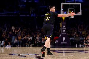 多命中投篮就更好了！拉拉维亚只进1球 拿8分5前场板4助2断