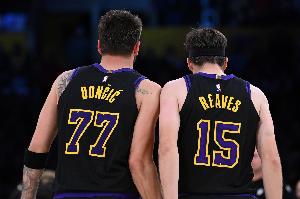 湖人近7场攻防效率：进攻121.1第5 防守107.3第6 净效率+13.8第2