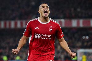 英媒：曼联关注诺丁汉森林中卫穆里略，考虑降薪续约马奎尔