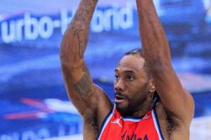 里程碑！伦纳德快船生涯三分命中数达675 超越雷迪克升至队史第3