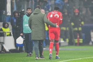 图片报：乌尔比希缺阵8-10天，戴维斯、穆西亚拉缺阵稍短一些