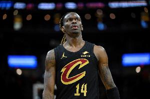 很胶着！哈登三分命中后埃利斯抢断反击暴扣 骑士再度扳平比分