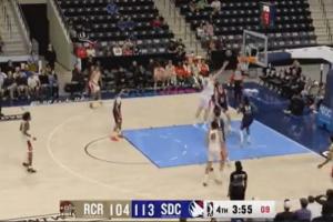 包夹来了！杨瀚森低位闪电转身绕开防守 可惜上篮没进