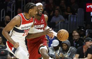 TA名记：热火应该在领先27分且阿德巴约得到81分后将其换下！