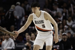 解说：杨瀚森面对包夹游刃有余 开拓者对他的培养只在G联赛较明确