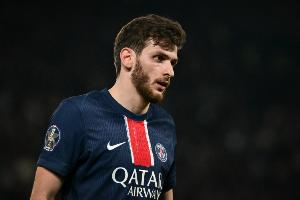 队报：克瓦拉茨赫利亚对连续替补不满，认为自己完全具备首发实力