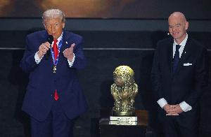 伊朗前国脚：特朗普拿足球当施压工具，绝不会向他们低头