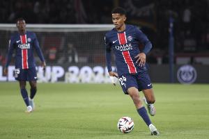 法媒：马尤卢三次拒绝巴黎续约报价，球员接近在夏窗离队